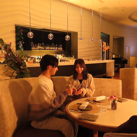 お客様の大切な“瞬間”のために心に残るお料理とサービス、空間を提供いたします。