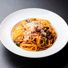 蟹とベーコンの濃厚トマトクリームパスタ