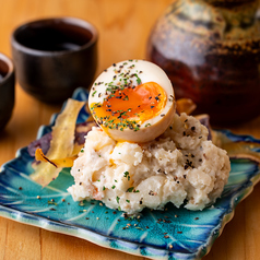 とろふわ半熟卵の燻製ポテトサラダ