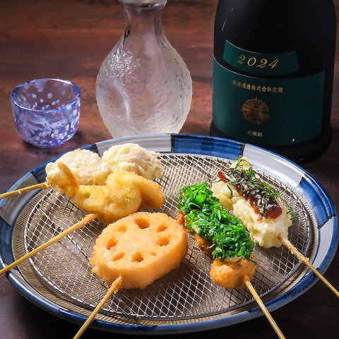 自慢の串揚げのラインナップは30種類以上！こだわりの銘酒との組合せが楽しめます◎