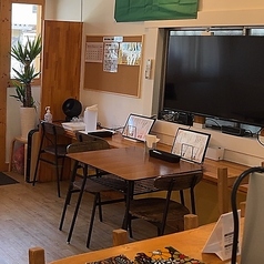 2名掛けのテーブル席は、デートのご利用にもお選びいただいております！お顔を見ながら会話を楽しめるお席は、どこかホッとする特等席です♪