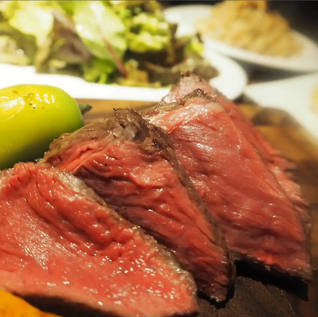 当店自慢の牛ハラミステーキをご紹介！赤身肉の旨味がギュッと凝縮された逸品で食欲がそそられます！