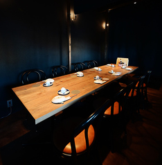 テーブル席は最大22名様までの貸切個室としてのご利用も可能です。
