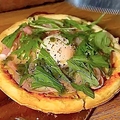 料理メニュー写真&nbsp;生ハムと温玉のピッツア