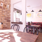 光が差し込むおしゃれな空間♪