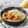 料理メニュー写真&nbsp;チキンとハッシュドポテトのチーズカレードリア