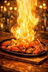 【仕上げは目の前で】テキーラファイアービーフ1500円の写真