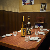 ゆったり座れるテーブル席の個室をご用意