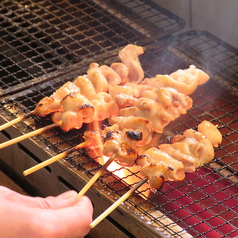 じっくり焼き上げた焼きとんは止まらぬ美味しさ♪