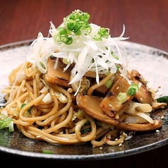 屋台風　ホルモン醤油焼きそば