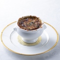 料理メニュー写真 淡路島玉ねぎの欧風オニオングラタンスープ