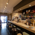 【カウンター席】おひとり様でも利用しやすいカウンター席を7席ご用意してます！スタッフとの会話を楽しみながら、ゆったりと食事いただけます。夜限定のセットメニューもご用意いたしておりますので、お気軽にお越しください♪