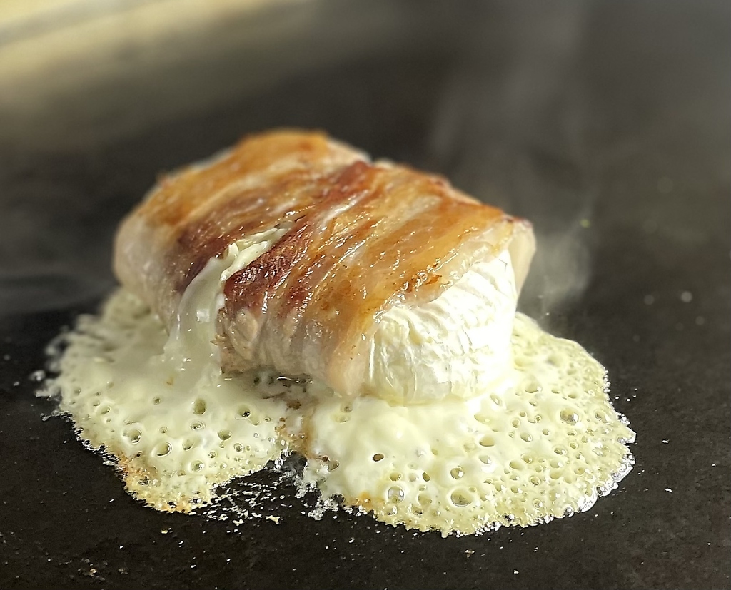 こだま名物！丸ごとカマンベール肉巻き