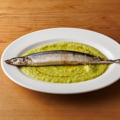 鮎の丸ごとコンフィ キュウリとライムのソース