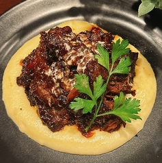 牛ほほ肉の赤ワイン煮込み