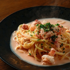 (パスタ) ズワイガニとエビのトマトクリームソース