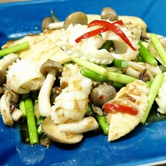 イカとニンニクの芽のXO醤炒め