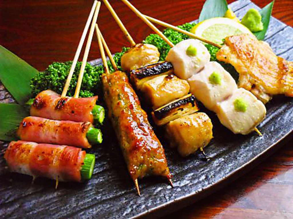 こだわりの備長炭、炭火で焼いた串は美味しさが違う。色々な種類の串があるので色んな味を楽しめる。