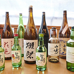 種類豊富なお酒を、昼から夜までいつでもお得に楽しめます！地酒は様々な銘柄を取り揃えております◎