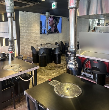 本格韓国料理&サムギョプサル ヒプチロの雰囲気1