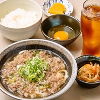 名物の「肉吸いうどん」は世代を問わず親しまれる一杯◎