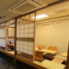 最大22名様までの宴会が可能です。一本一本丁寧に焼き上げたくわ焼きと、宮崎牛を堪能できる豪華コースは、幹事様にも大好評。忘年会や各種宴会に最適です。