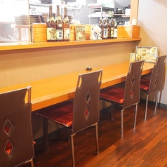 お一人様でのご飯や、デートでの利用にもオススメなのがカウンター席！美味しいご飯とお酒と共に、おくつろぎください☆