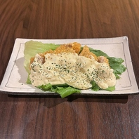 ジューシーな揚げ物料理とハイボールの相性は抜群！