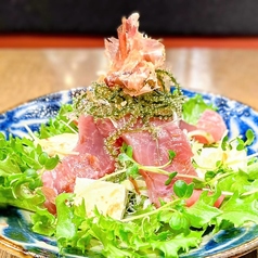 美ら海マグロと海ぶどうのサラダ