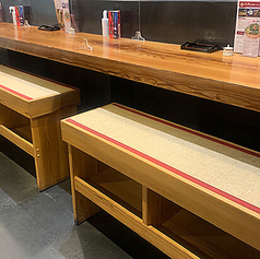 ライブ感満点のカウンター席で、絶妙なタイミングお食事、お飲物をご提供させて頂きます!