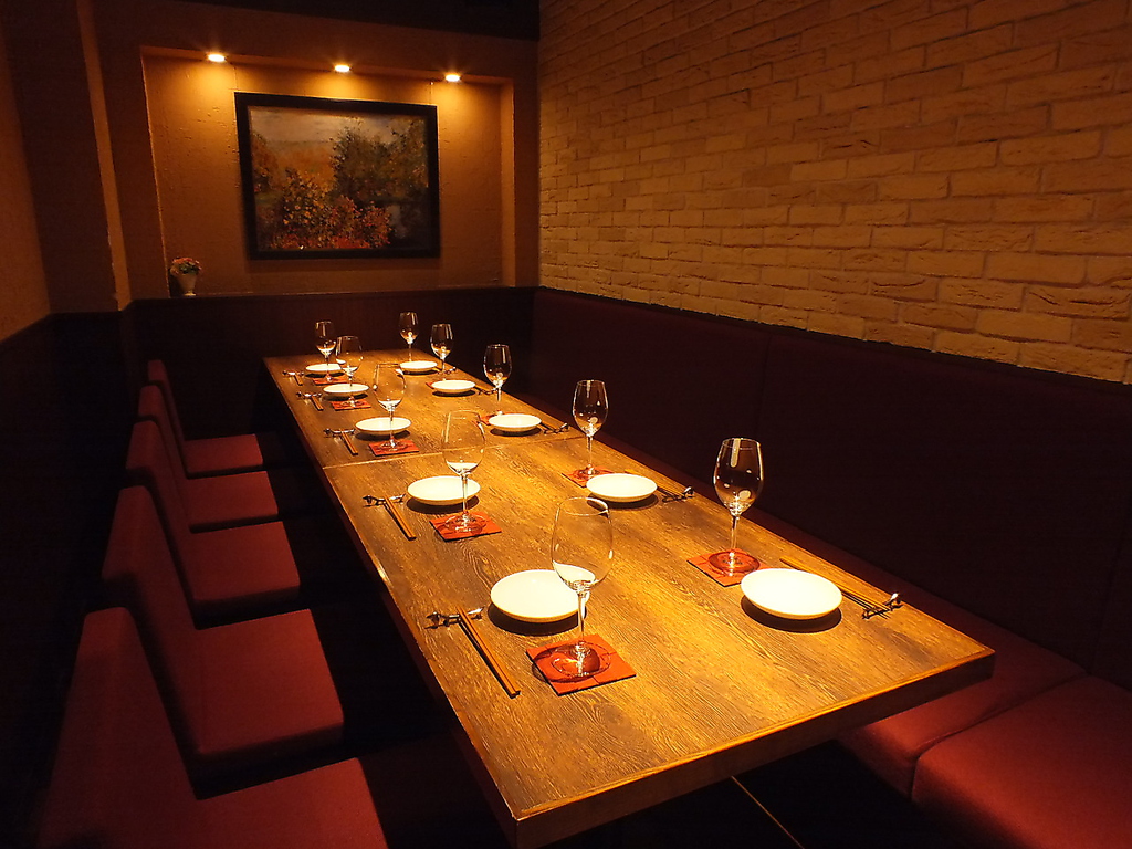 最大10名様までＯＫの完全個室…プライベート感のあるパーティーはこちら！予約必須です！