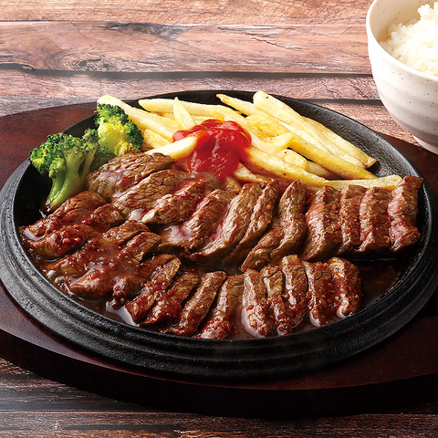 ボリュームたっぷり！大満足のステーキを！