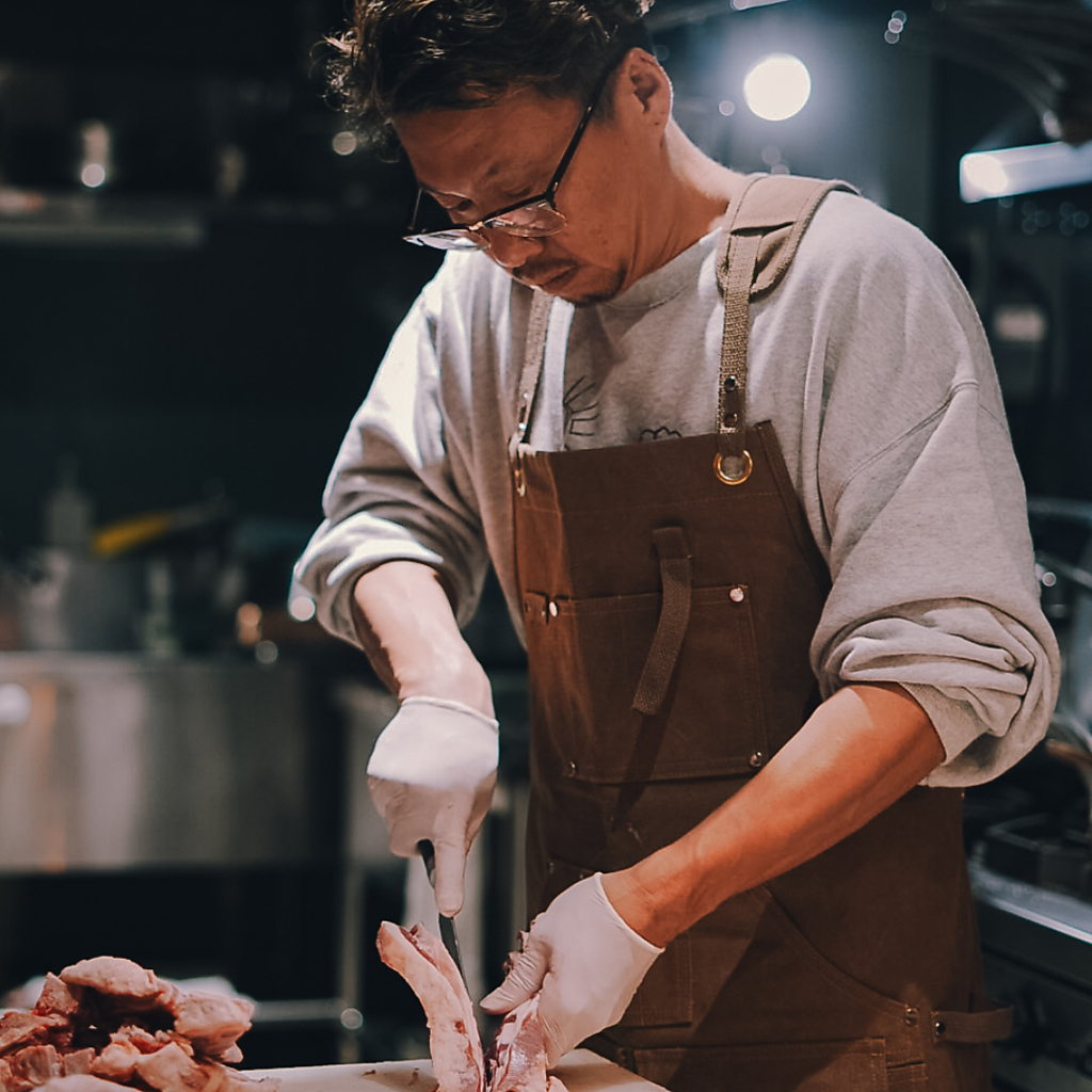 飲食店と猟銃の修行を重ねた店主が、蝦夷鹿肉の有効利用を目指して開業★