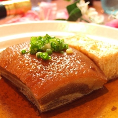 【1日10食限定】驚愕の巨大ラフテー！の写真