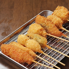 新鮮海鮮と串カツを堪能！一品料理も自慢◎