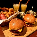料理メニュー写真 アボカドチーズバーガー