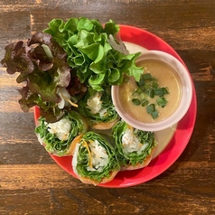 スモークサーモンとクリームチーズの生春巻き