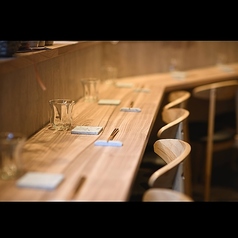 女性おひとりのお客様も、いらっしゃいます。遅い時間も安心です。