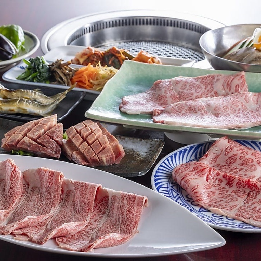 お肉を心ゆくまで満喫！贅沢な食べ放題コースをご用意しております。