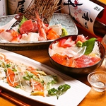 毎朝市場から仕入れた新鮮なお魚をご提供いたします。海鮮丼やお造りなど、是非ご賞味ください。