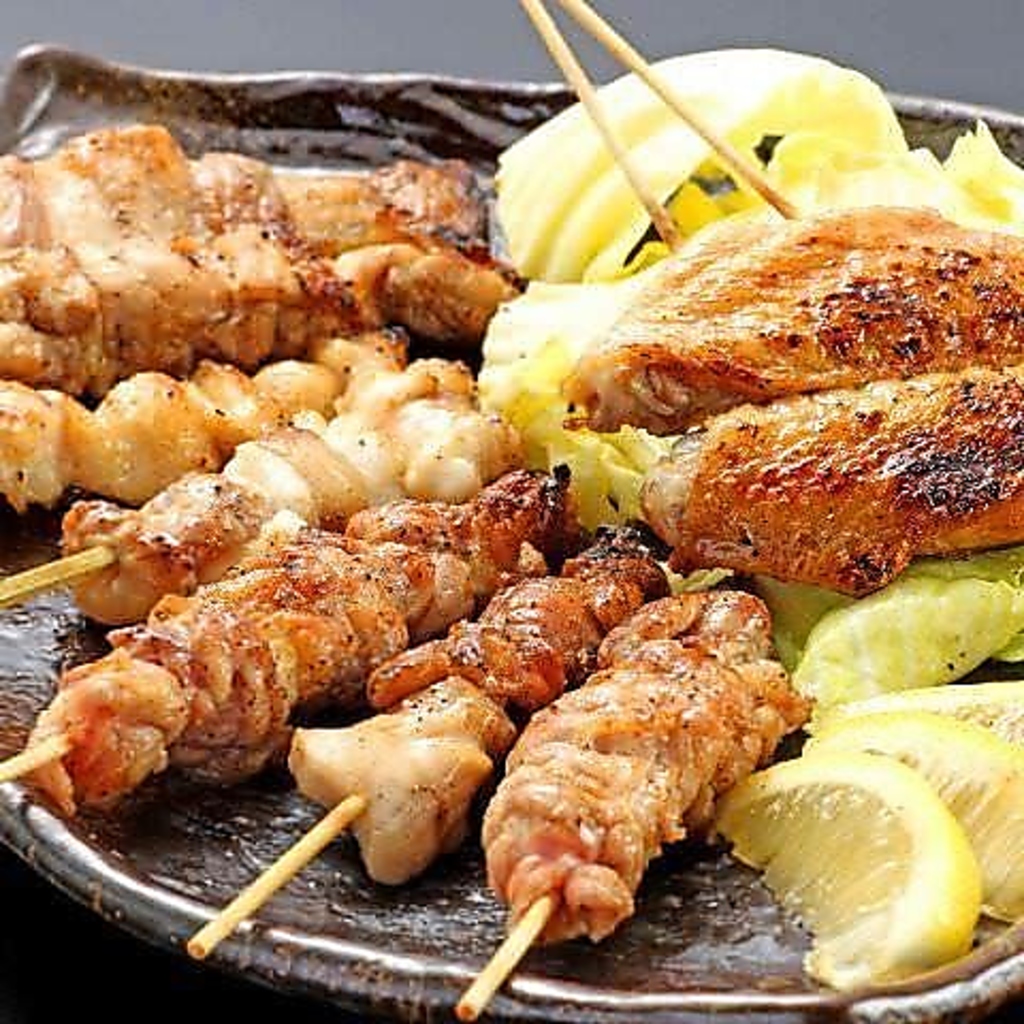 焼き鳥もございます。5本おまかせ盛り1188円(税込)！タレか塩で♪