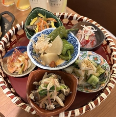旬のおばんざいと美酒を堪能!夜は和食バルでお食事を◎