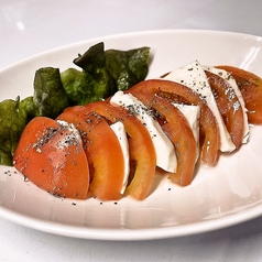 トマトとモッツァレラチーズのカプレーゼ