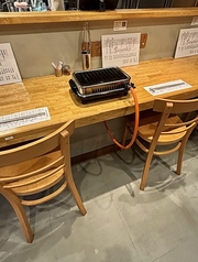 当店の常連客になりませんか？お一人でも気軽に楽しめるカウンター席お食事はもちろん、軽く一杯飲みたい時にも最適です。お好みのスタイルで、特別な時間をお過ごしください！