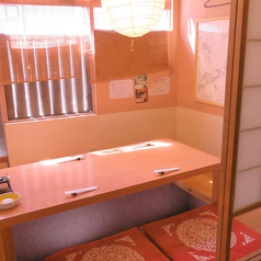 足を伸ばせる掘りごたつで、美味しい料理に舌鼓。