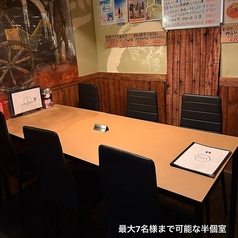 2つのテーブルを合わせると7名様までOK!