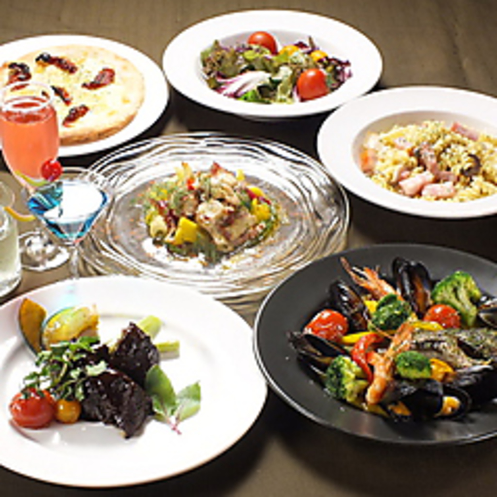 種類豊富なカクテルをコースで愉しめるのが魅力