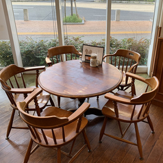 窓際５名席です