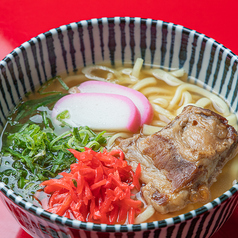 魂を込める本場の味！じっくり煮込んだトロトロ軟骨ソーキと秘伝出汁が自慢のソーキそばの写真