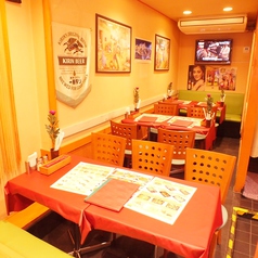 お店の奥にはテーブル席があります！6名席もあるので少し人数が多い時やご家族でのご利用に便利です♪